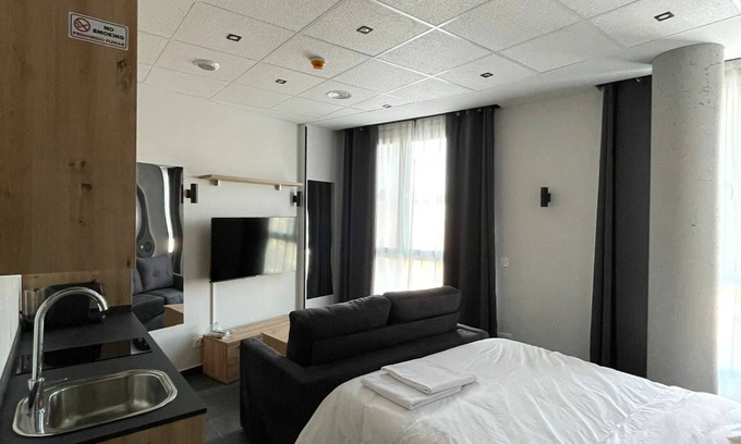 Parla Apartment | Ideal Studio: Between Madrid, Toledo and Warner Park 4.4