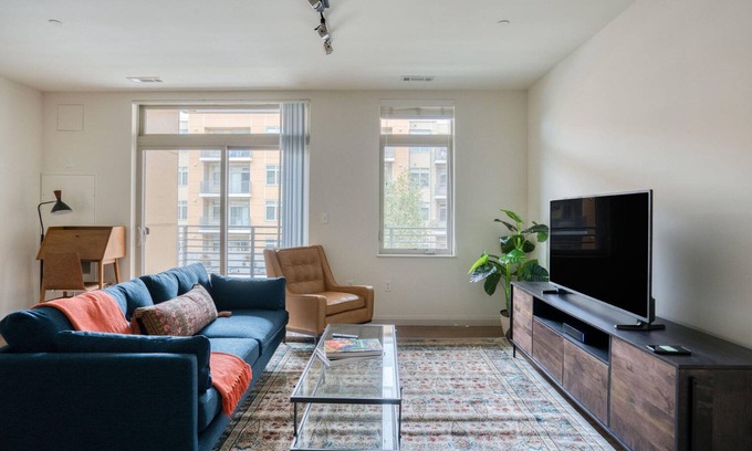 Waltham Apartment | Ideal Waltham 2BR w/Gym & W/D, near Restaurants, by Blueground