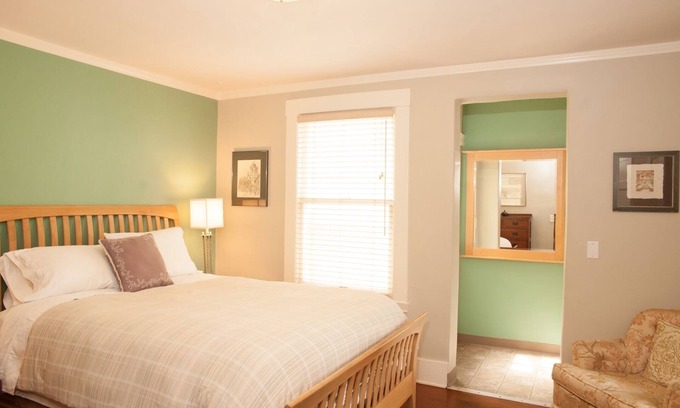 Lower State House | Ideal West Beach Location! Walk/Bike Everywhere! Rooftop Garden!