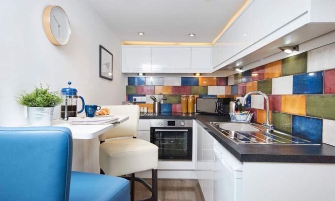 Kegworth Apartment | Ideal Work Base for EMA: Stylish Space, Gym Access