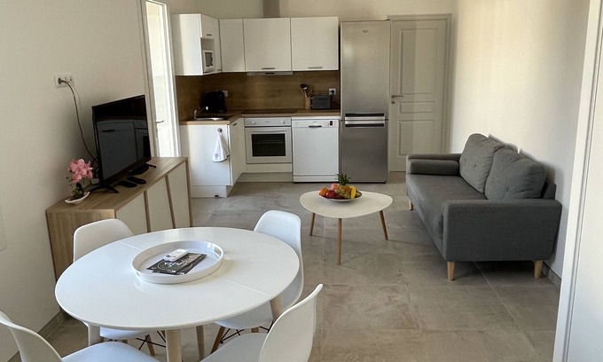 La Roquette-sur-Siagne Apartment | Ideally located apartment with terrace