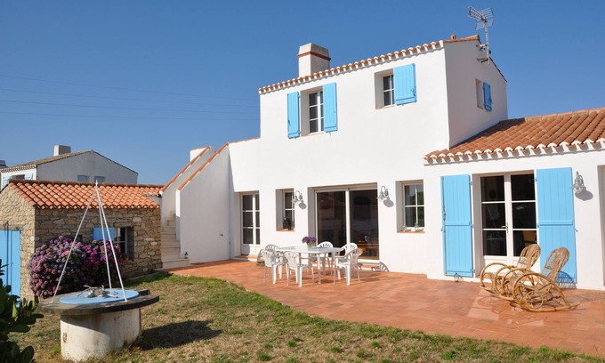 Barbatre House | Ideally located, contemporary house on the dune and sea view