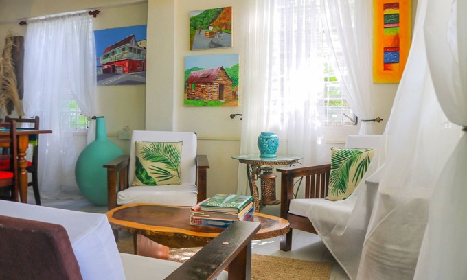 Roseau House | Ideally located, minutes walk to the city, groups family and corporate suited