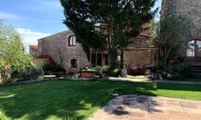 Sobrestany House | Idyllic barn with garden, pool, and free high speed Wi-Fi.