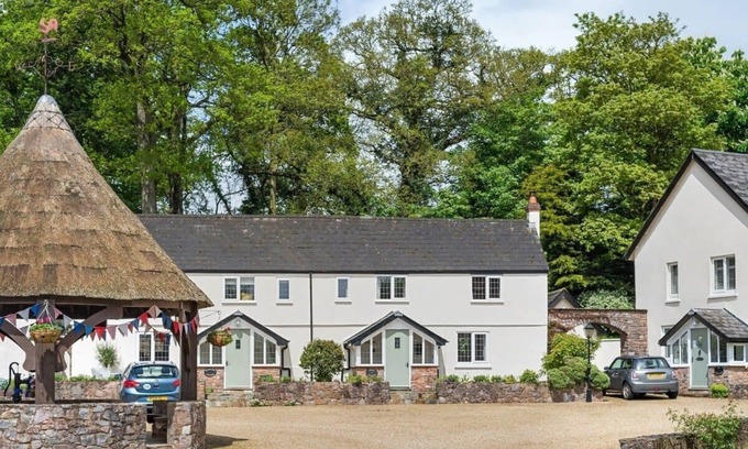 Smithincott House | Idyllic Cottage in Heart of Devon Countryside