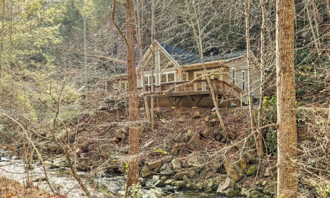 Bryson City House | Idyllic Creekside Bryson City Gem with Fire Pit!