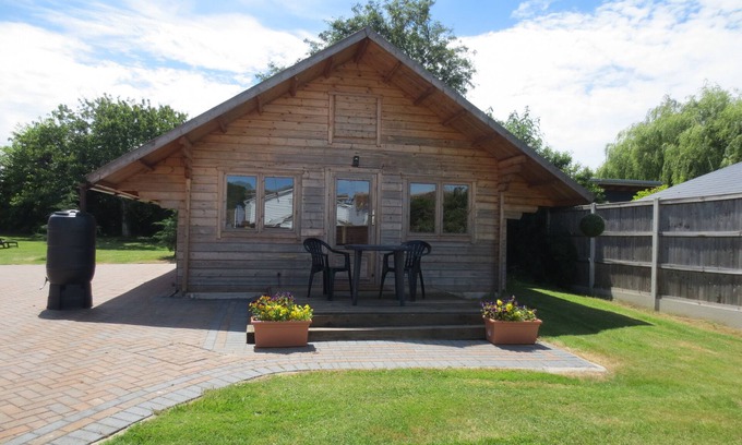 Stuppington Cabin | Idyllic Log Cabin in the garden of England