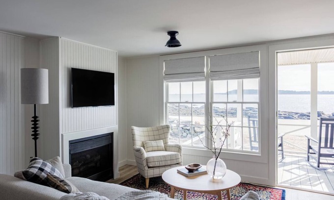 Ocean Point Hotel | Idyllic Room Perfect for Watching Sunsets and Exploring Maine’s Coastline