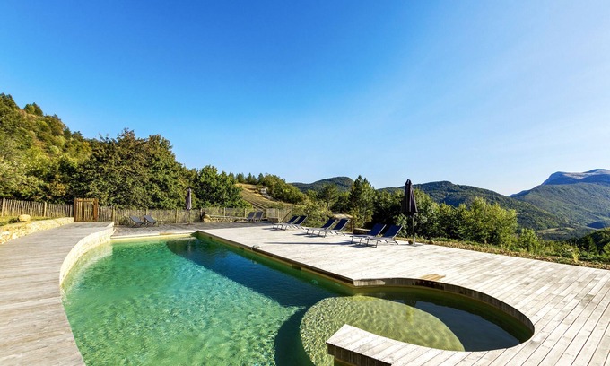 Teyssieres Cottage | Idyllic setting in the heart of lavender in the mountains for 16-18 people