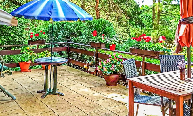 Stawiguda Apartment | Idyllic vacation apartment with pretty garden.
