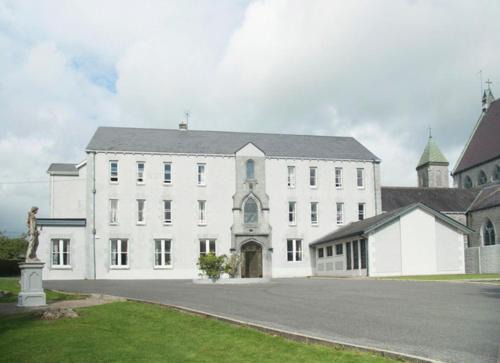 Kanturk Villa | IEC Campus for Groups