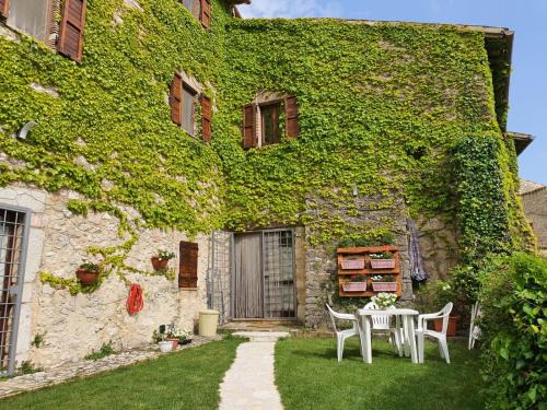 Vallo di Nera House | Il borgo di Cornillo