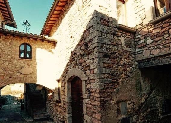 Baiano Apartment | Il borgo di Firenzuola Camere con camino