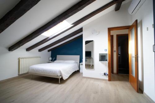 Barriera Vecchia-San Giacomo Apartment | Il Gabbiano, Mansarda a Trieste