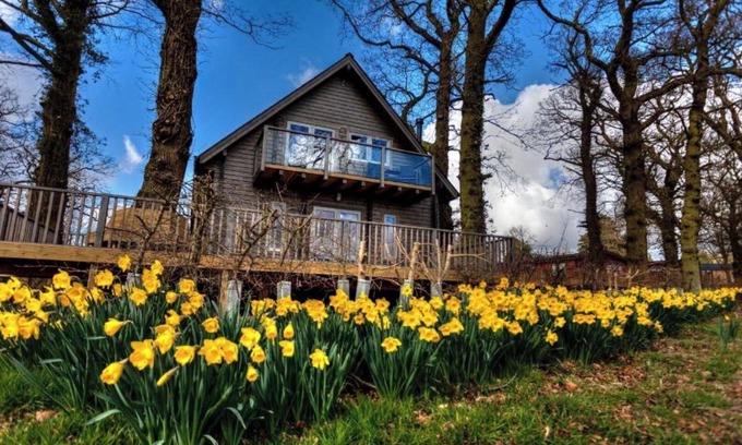 Kenwick House | iLodge Ultra - Luxury Log Cabin with Hot Tub, Sauna and Games Room🏡