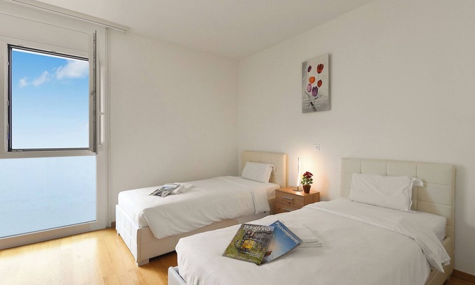 Locarno Apartment | Imbarcadero apartment