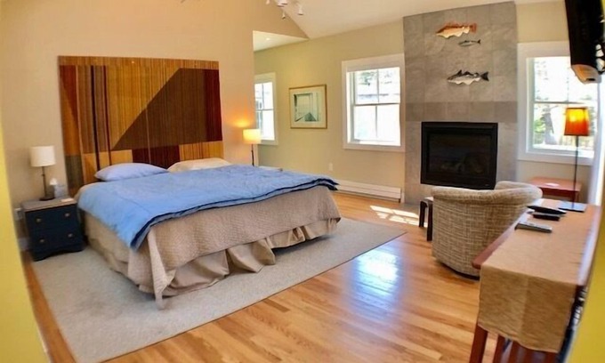 Orleans House | Immaculate Home In Strolling Distance to Skaket Beach (1193)