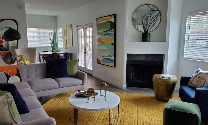 Mesa Condo | Immaculate, Mid-century design