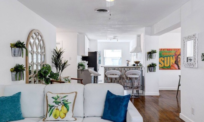 Highland Park House | Immaculate New Casita ~ Perfectly Furnished
