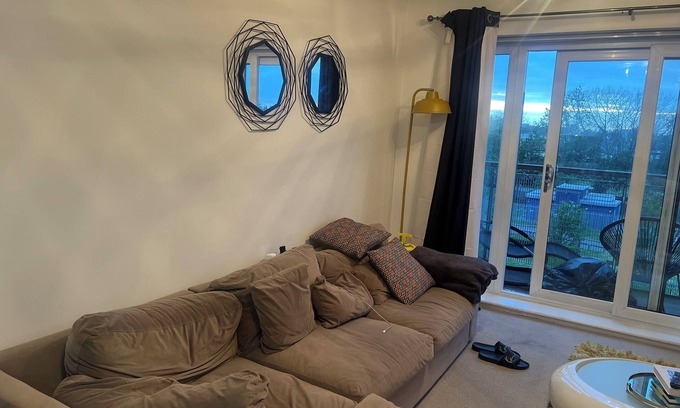 Cray Valley West Apartment | Impeccable 2-Bed Apartment in Orpington