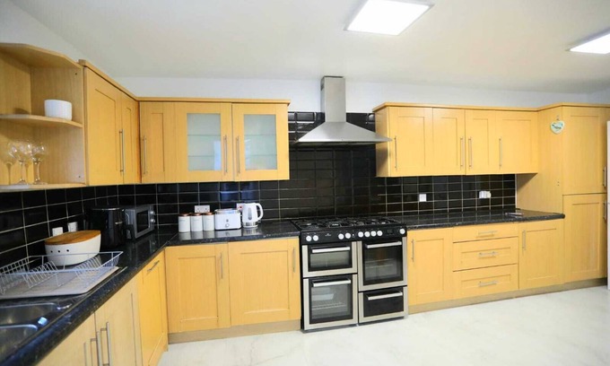 Plumstead House | Impeccable 3-bed House in Plumstead, London