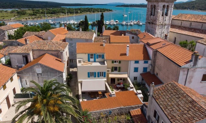 Mali Losinj Apartment | Impeccable 4-Bed Apartment in Osor