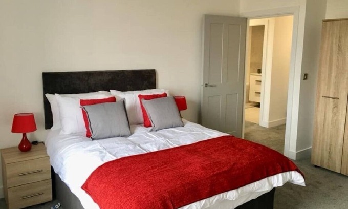 Rhos on Sea Apartment | Impressive Newly Built 2 Bed Apartment