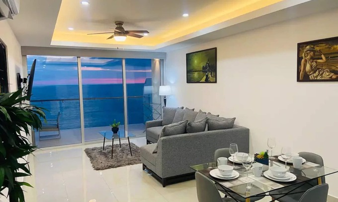 Ferrocarrilera Apartment | Impressive oceanview condo. Floor 15; pool, sauna & jacuzzi.