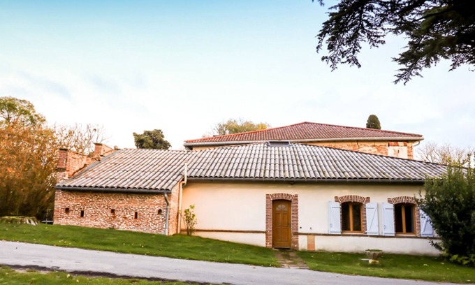 Verfeil House | In a calm and wooded environment, come and discover the Roque Basse cottage! It