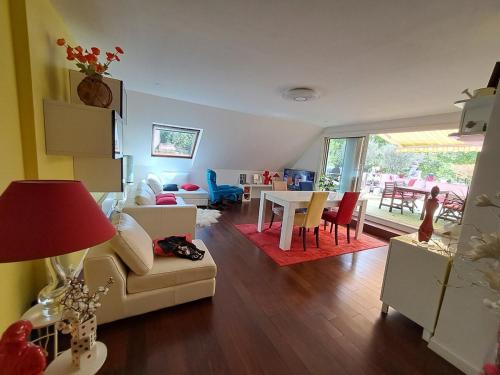 Eragny Apartment | in a green setting