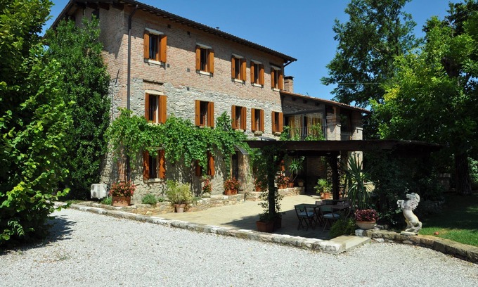 Ospedaletto di Pescantina Apartment | In a Nineteenth- century house original stone apartments B&B in the Euganean Hil