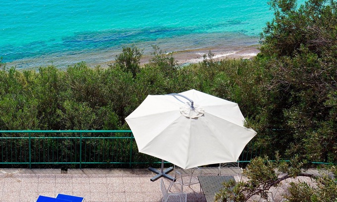 Finale Ligure Apartment | In an olive grove with stunning sea views