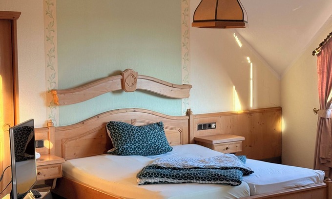 Zweifall Apartment | In & Out boarding house comfort for four XL rooms