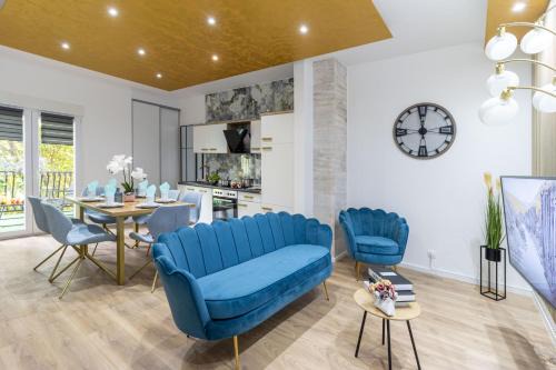 Turanj Apartment | IN Santini