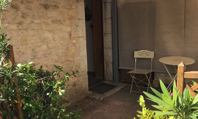 Saint-Florent-sur-Cher Apartment | In the heart of St Florent apartment le Colombier with small courtyard 10 mn from A71