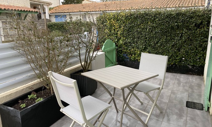 La Cotiniere Apartment | In the heart of La Cotinière, studio, private parking wifi