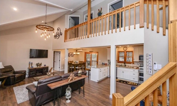 Mountainside House | In the heart of Deep Creek Lake! - "Shamrock Inn"