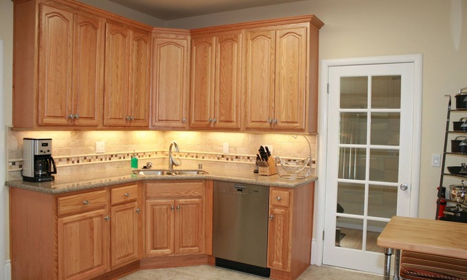 Elmwood House | In the Heart of Elmwood-Location is Everything! Discount for stays of 3-4 months