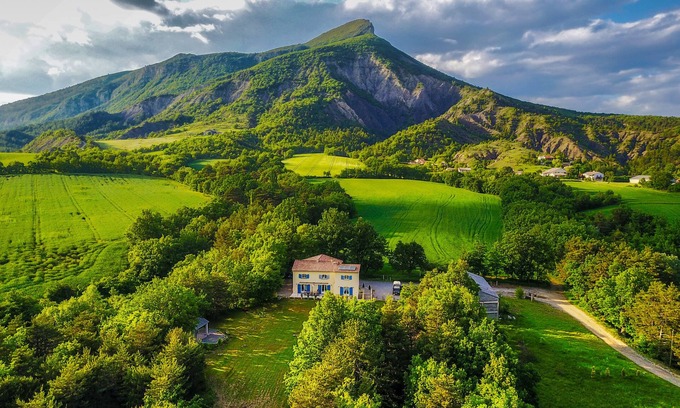 Le Bersac House | In the heart of Nature .