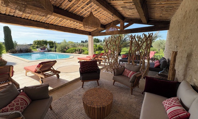 Maillane House | In the heart of Provence, the House of Friends offers you a haven of peace.
