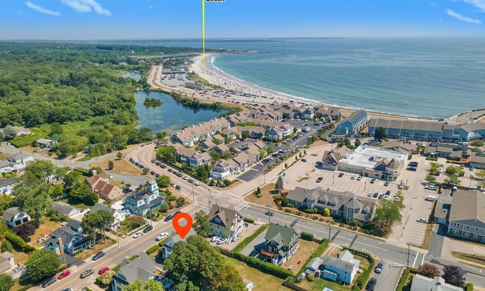 Narragansett Pier Cottage | In the heart of the Pier, short walk to Narragansett Beach, Towers and shops!