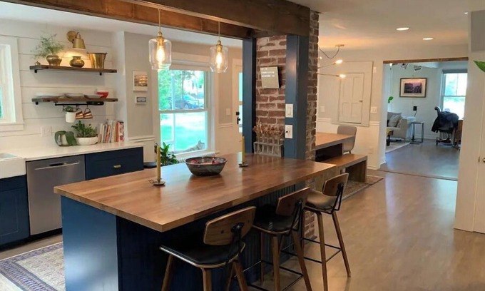 Middlebury - Warren House | In the heart of town, a modern farmhouse