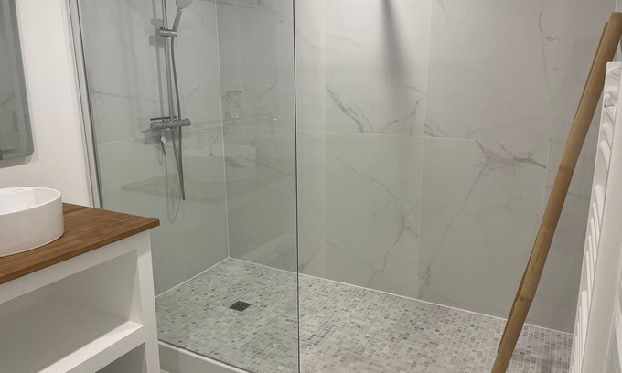 Juziers Apartment | In the heights of Juziers! Ideal studio for rest and escape!
