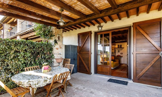 Monteaperti Apartment | In the hills with views of Siena, Chianti and Crete