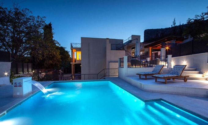 Klis House | In the hinterland of Split, this spacious and luxurious vacation home welcomes you.