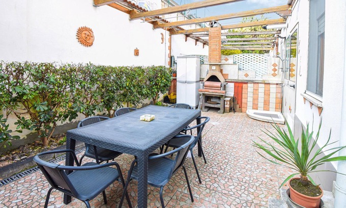 Cordoba House | In the historic hill country of Samnium, at the foot of the Campanian Apennines, this spacious vacat