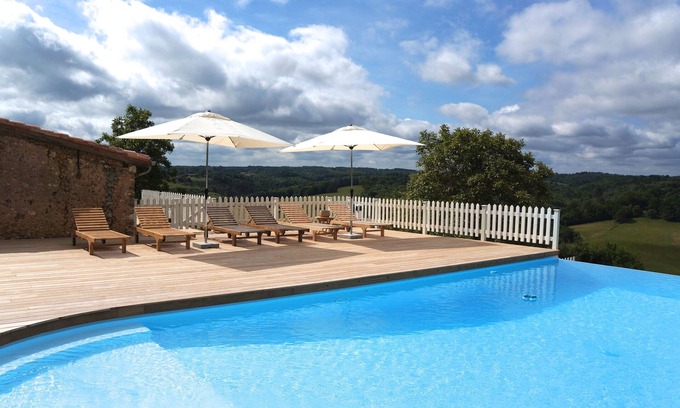 Manzac-sur-Vern House | In the middle of nature
