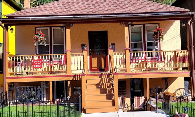 Deadwood Apartment | IN THE ❤️ OF DEADWOOD, THE JORDAN'S, NEWELY REMODELED!