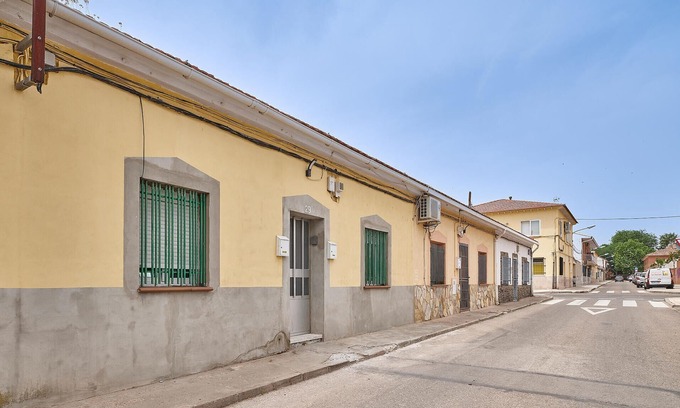 San Martin de la Vega House | In the outskirts of Madrid, this pleasant vacation home welcomes you in San Martin.