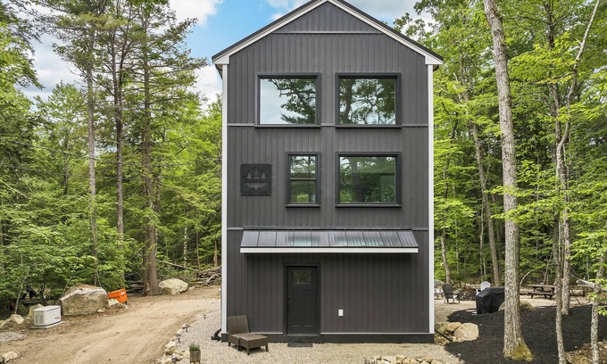 East Wakefield House | In the Trees - NH w/Lake Access